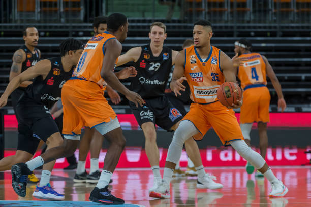 用钞票引发 用钞票引发